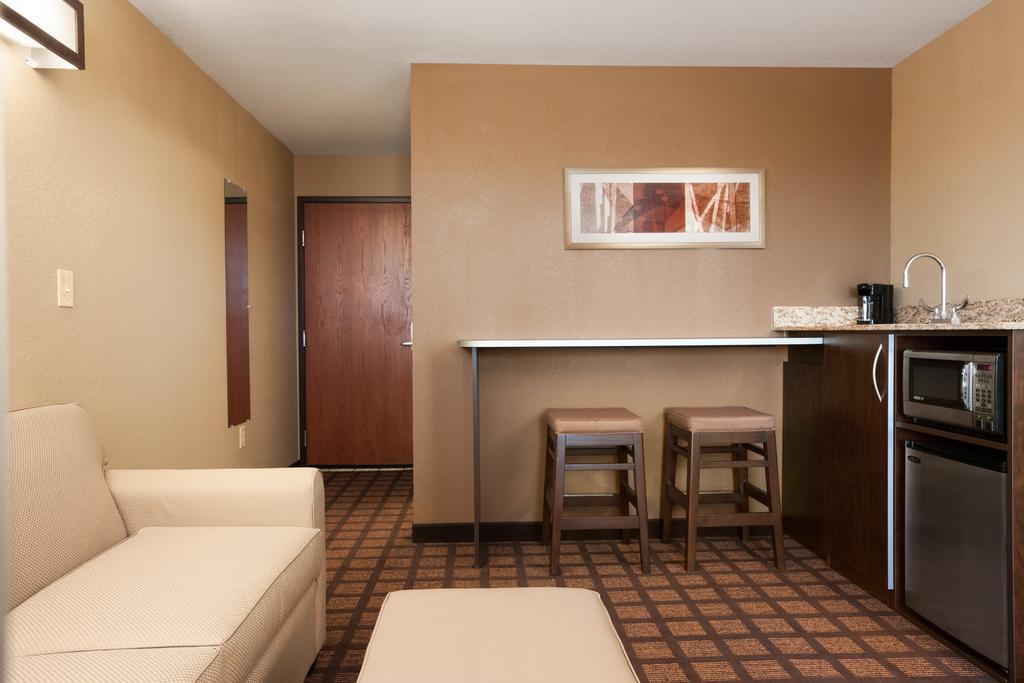 Microtel Inn & Suites Kenedy Exterior photo